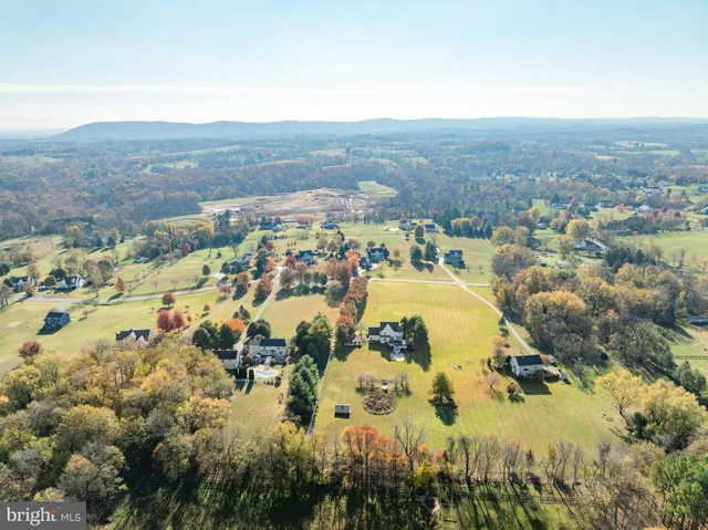 $999,000 | 39854 Canterfield Court, Lovettsville, VA 20180