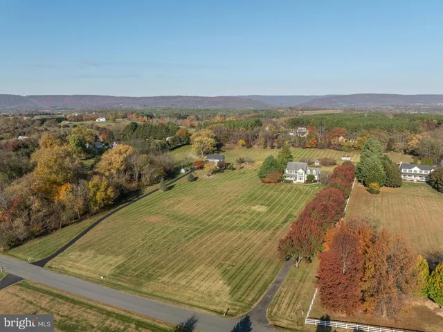 $999,000 | 39854 Canterfield Court, Lovettsville, VA 20180