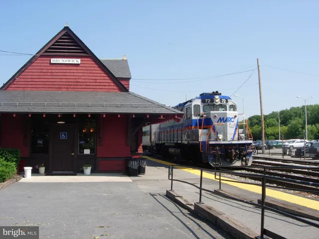 $999,000 | 39854 Canterfield Court, Lovettsville, VA 20180