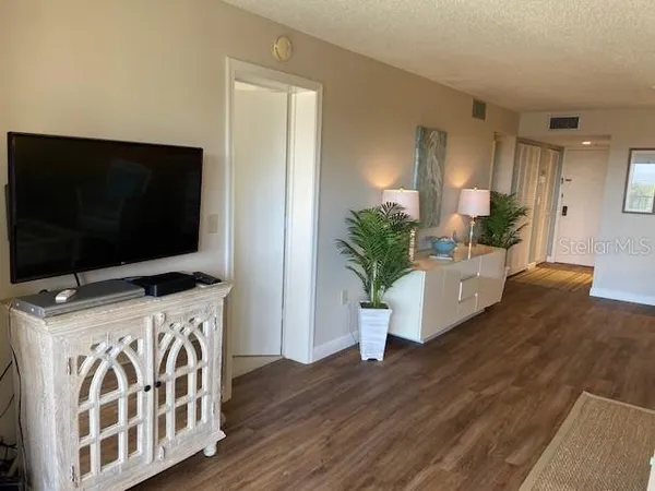 $5,700 | 1001 Benjamin Franklin Drive, Unit 507, Sarasota, FL 34236