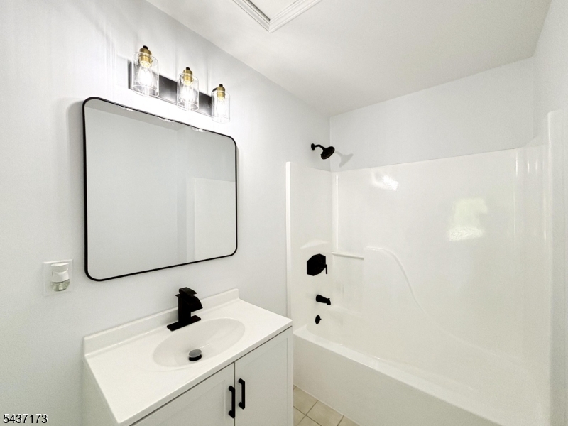 135 Falcon Ridge Way North Hamburg, NJ 07419 - Photo 6 of 10