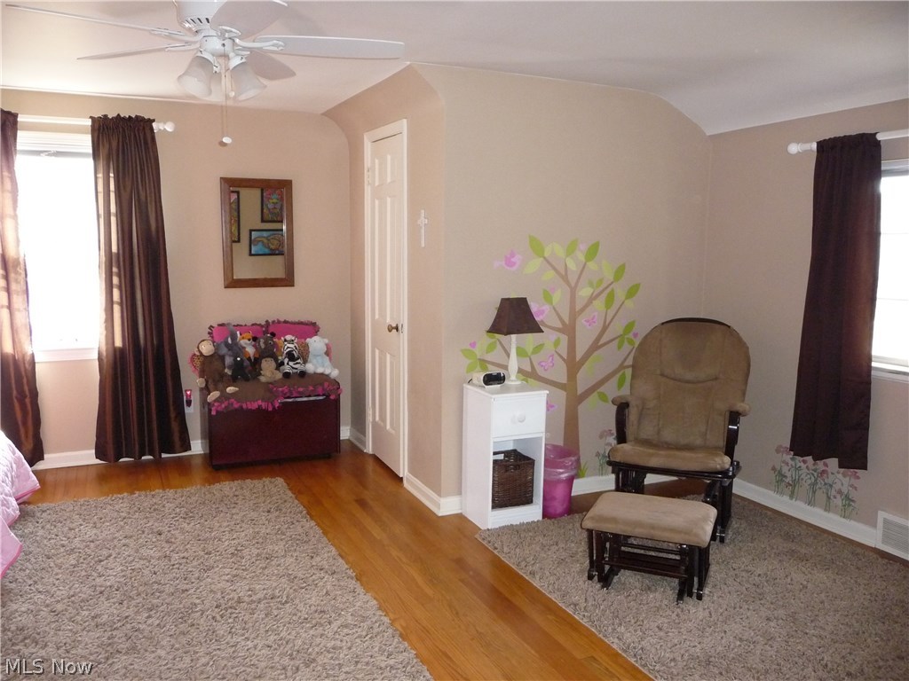 1573 Kew Road Cleveland, OH 44118 - Photo 22 of 25