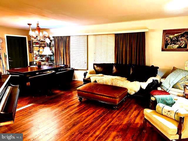 26 Killmon Road Basye, VA 22810 - Photo 6 of 40 Living Room
