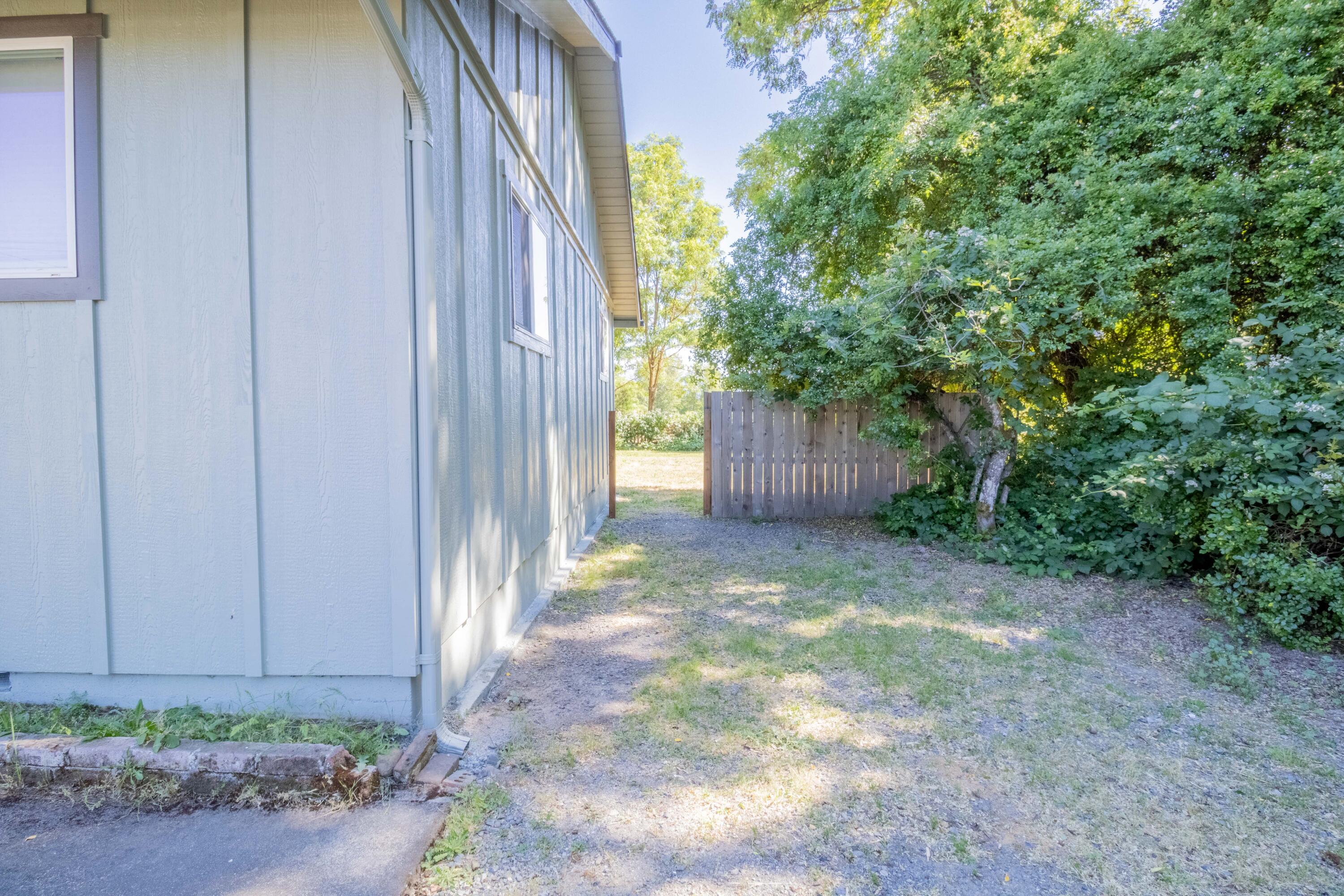 2087 Upper River Road Grants Pass, OR 97526 - Photo 30 of 47 26a
