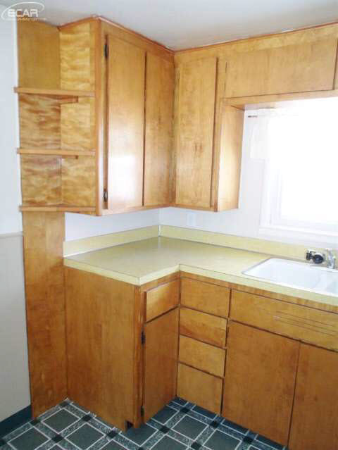 4324 Van Slyke Road Flint, MI 48507 - Photo 7 of 41 20428128-6.JPG