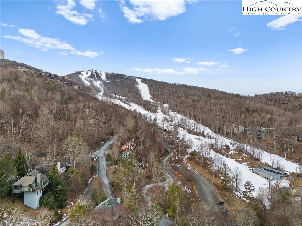 149 Slope View Road, Unit B8 Sugar Mountain, NC 28604 - Photo 17 of 19 Gallery Image 17