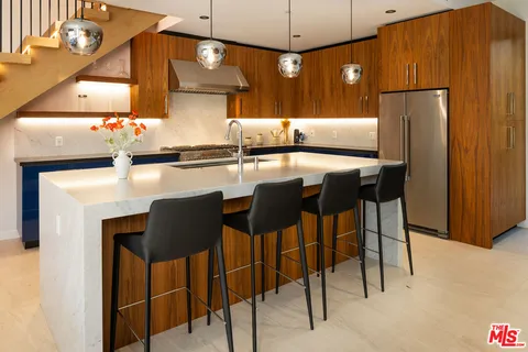 $1,999,000 | 212 Bay Street, Unit 102, Santa Monica, CA 90405
