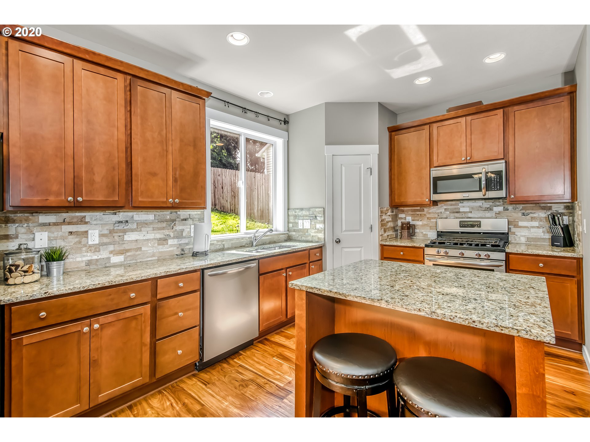 4404 Southeast View Acres Road Milwaukie, OR 97267 - Photo 3 of 17 Gallery Image 3