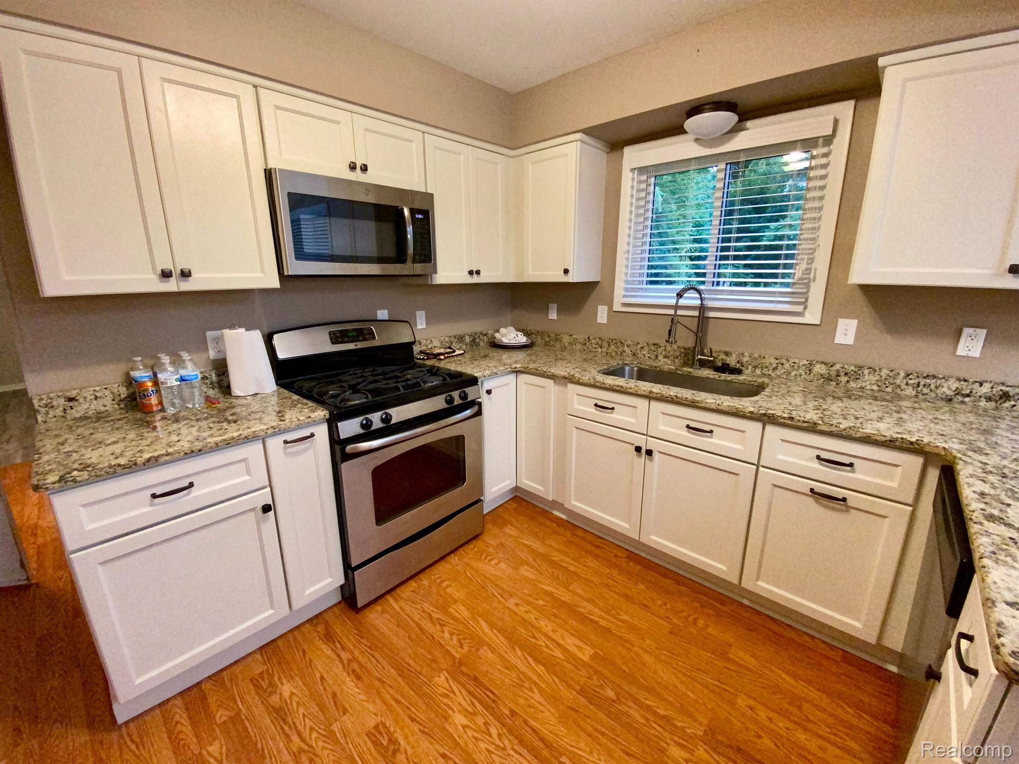8388 32 Mile Road Washington, MI 48095 - Photo 11 of 18 Kitchen with New Cabinets & Granite Tops