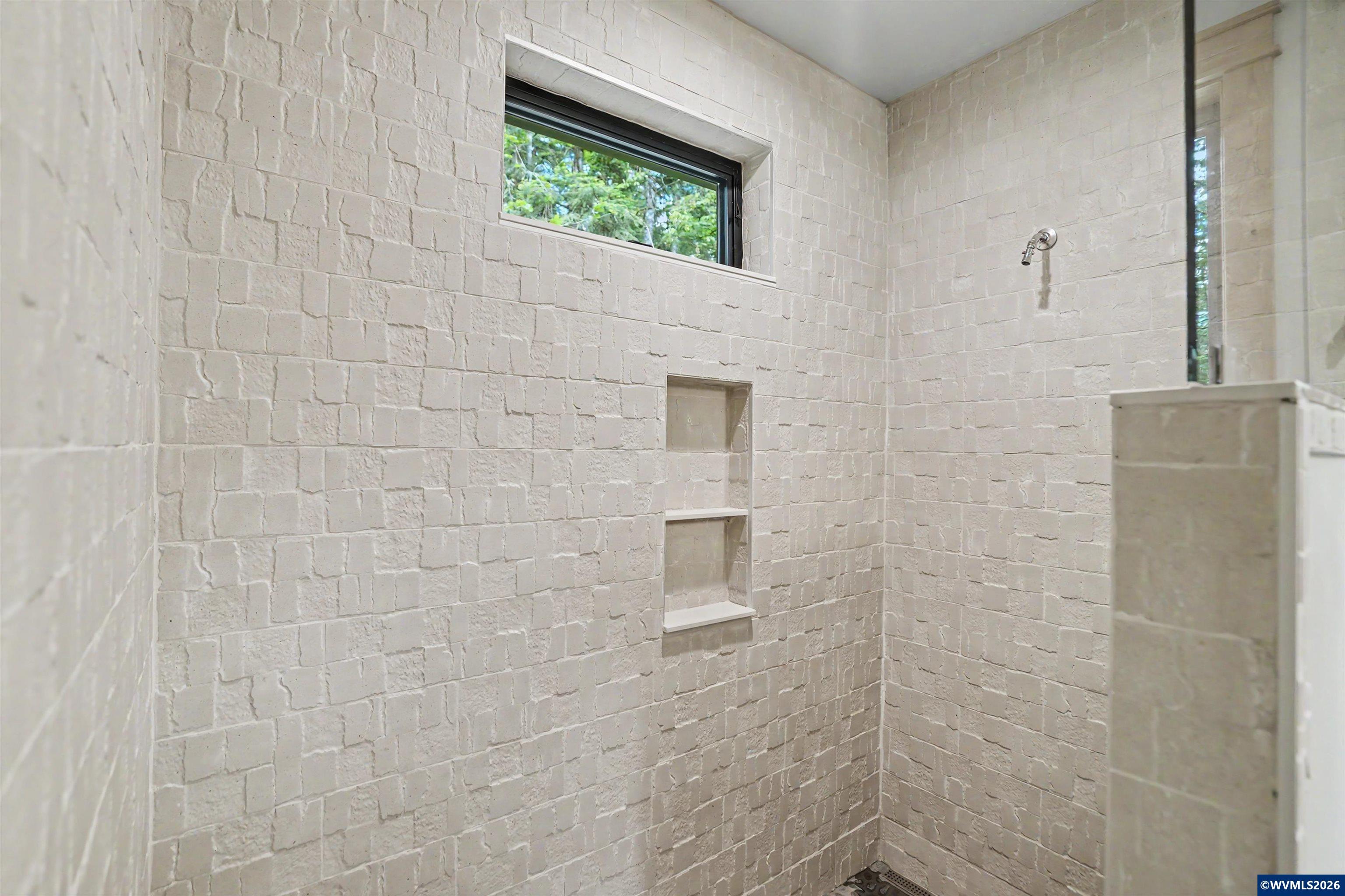 1155 Northwest Country Hills Road Corvallis, OR 97330 - Photo 46 of 48 a bathroom with a window
