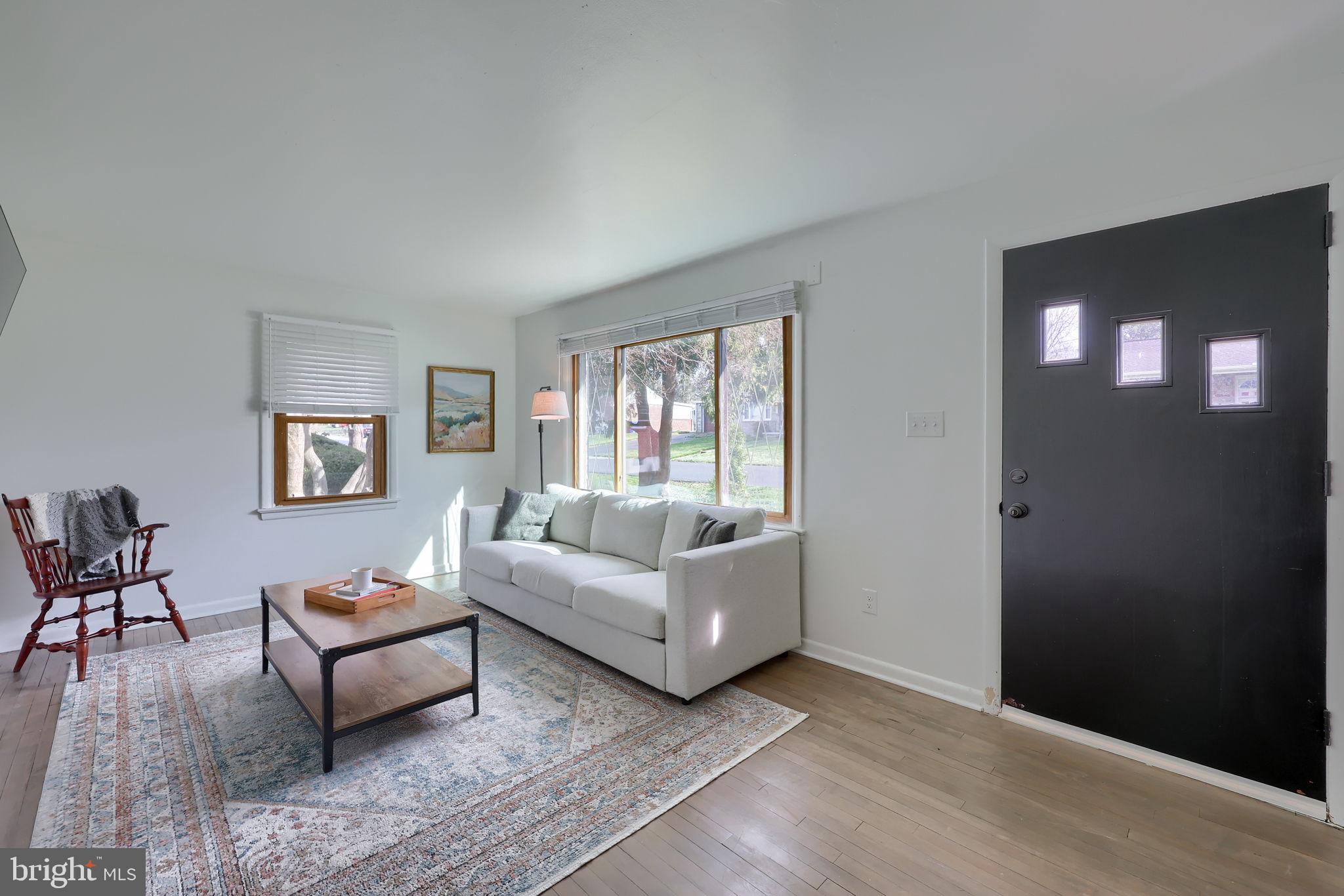 314 Dahlia Road Lancaster, PA 17602 - Photo 14 of 28 a living room with furniture and a window