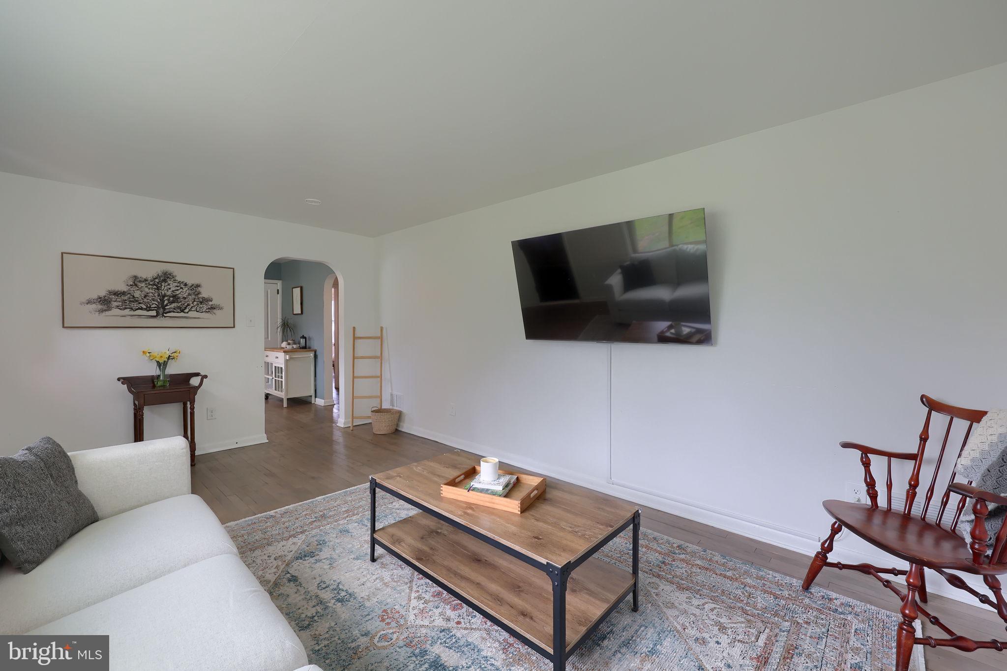 314 Dahlia Road Lancaster, PA 17602 - Photo 18 of 28 a living room with furniture and a flat screen tv