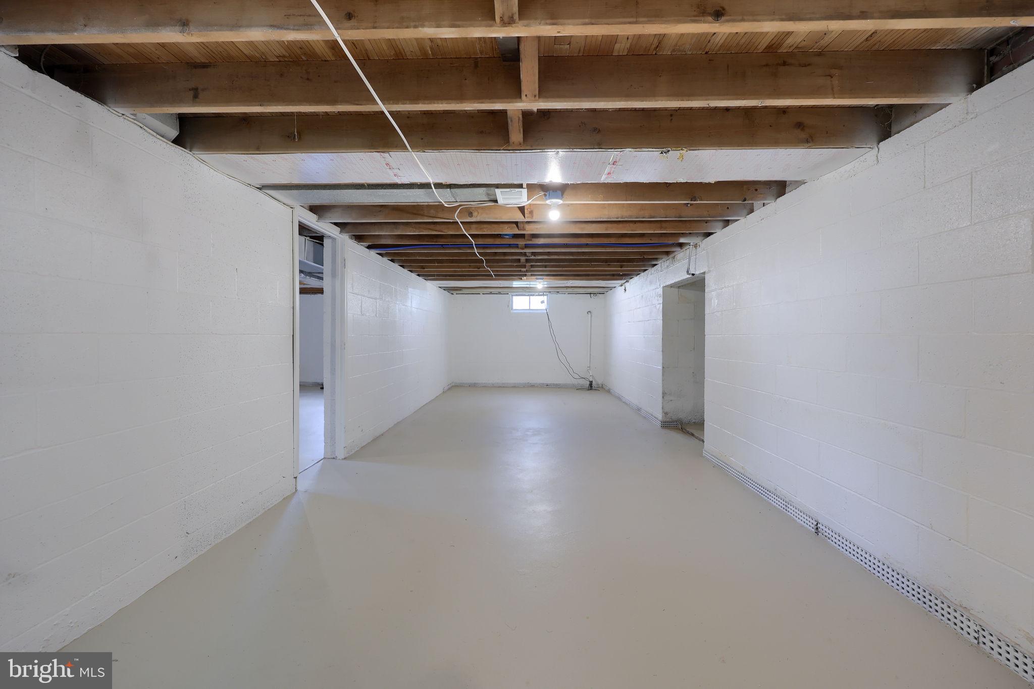 314 Dahlia Road Lancaster, PA 17602 - Photo 27 of 28 a view of water heater room