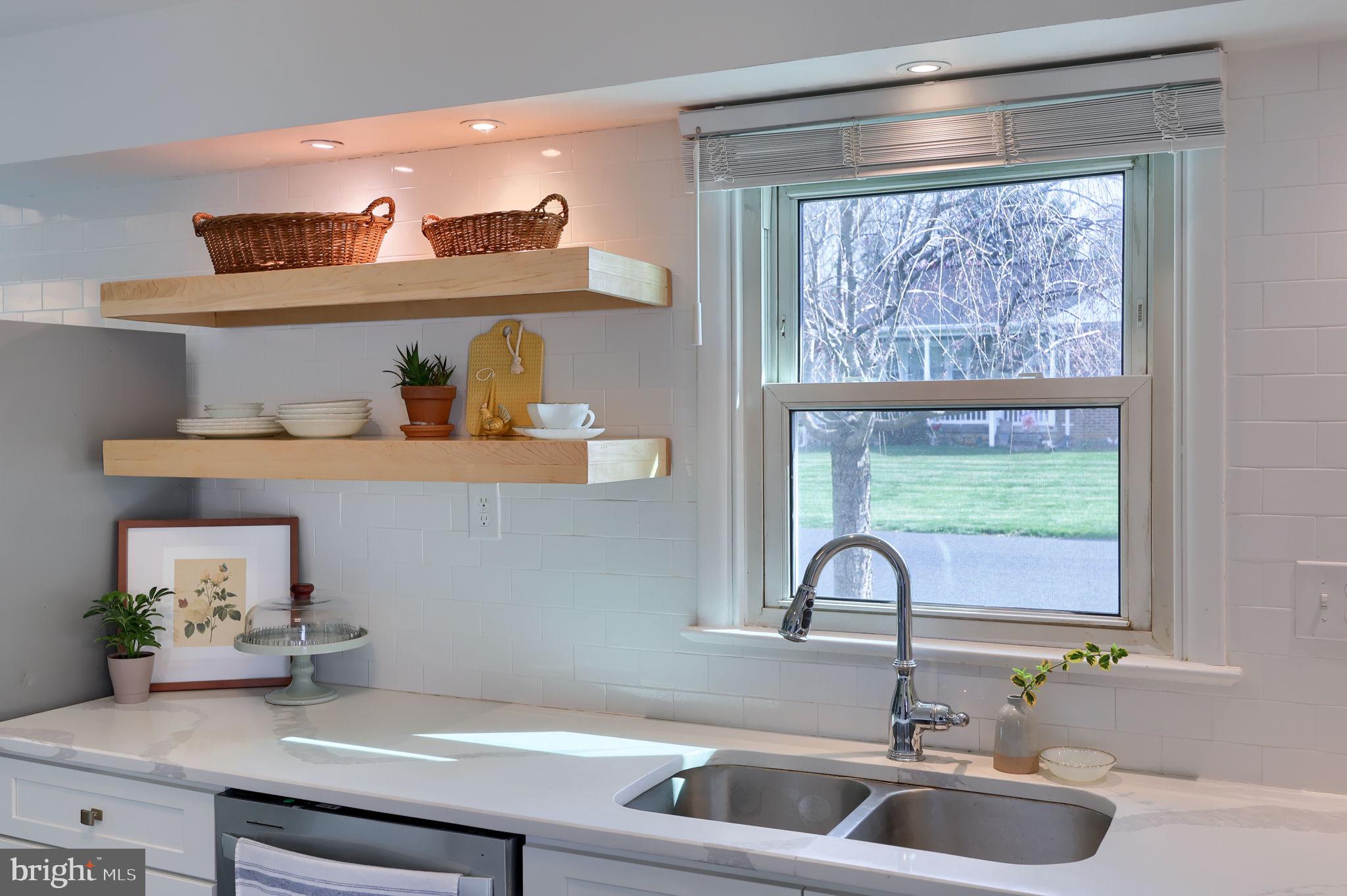 314 Dahlia Road Lancaster, PA 17602 - Photo 9 of 28 a bathroom with a sink and a large mirror
