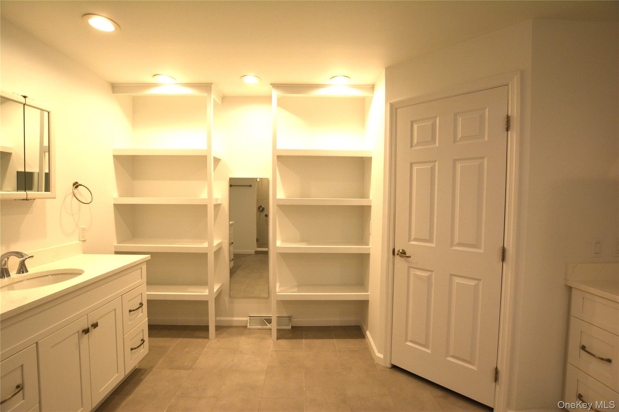 1661 Old Country Road, Unit 516 Riverhead, NY 11901 - Photo 19 of 24