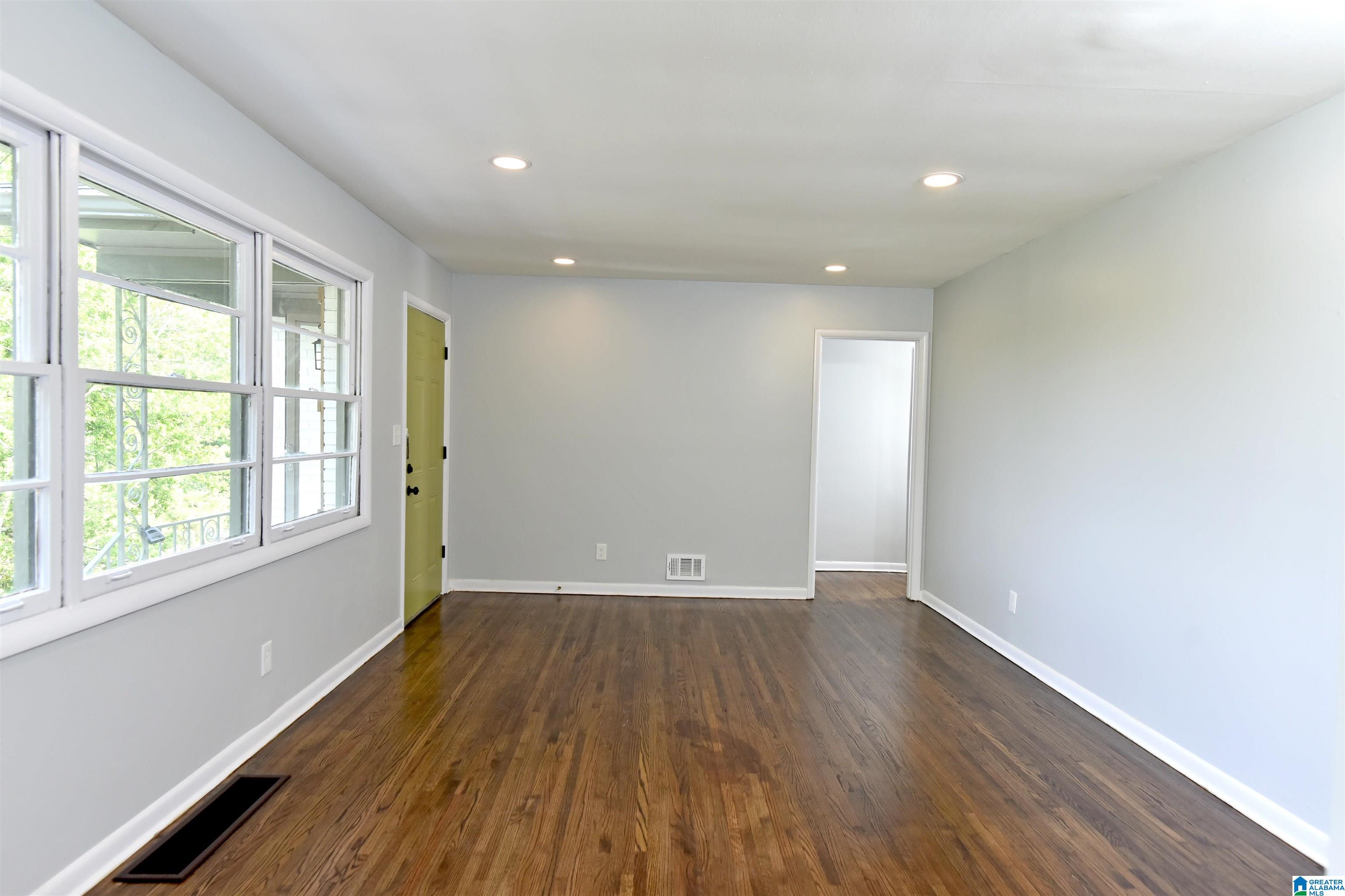 5244 Duke Avenue Birmingham, AL 35210 - Photo 9 of 36