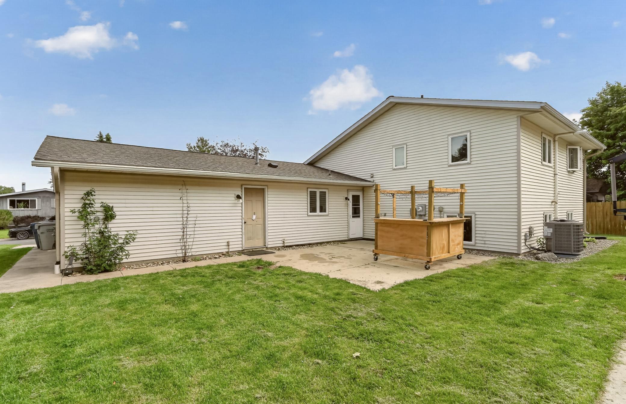 1004 6th Street Northwest Dodge Center, MN 55927 - Photo 4 of 25