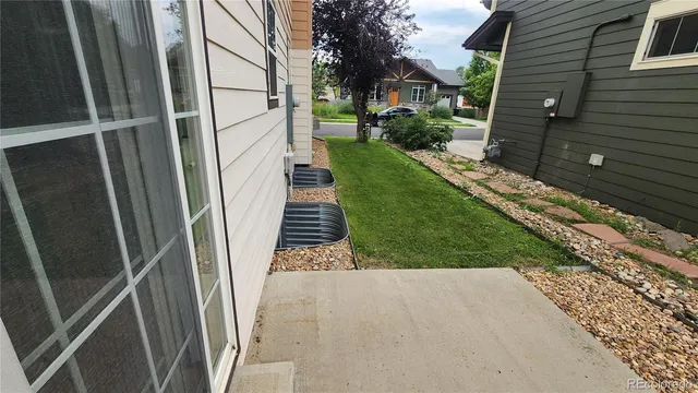 a view of a backyard with pathway