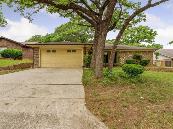 $2,400 | 5402 Rimrock Court, Arlington, TX 76017