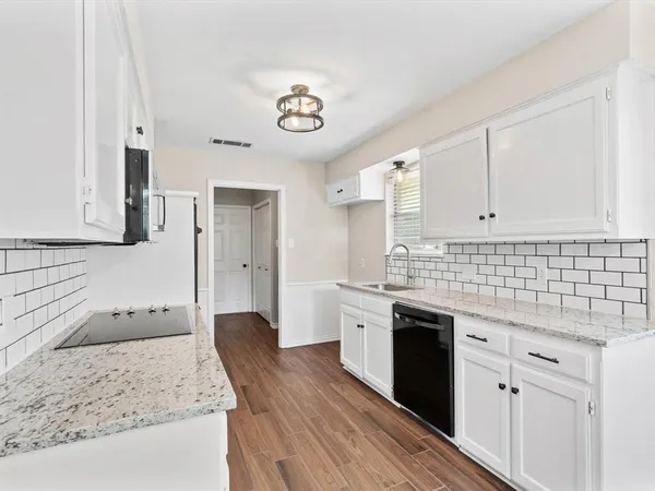 $2,400 | 5402 Rimrock Court, Arlington, TX 76017