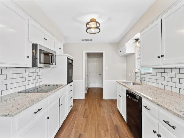 $2,400 | 5402 Rimrock Court, Arlington, TX 76017