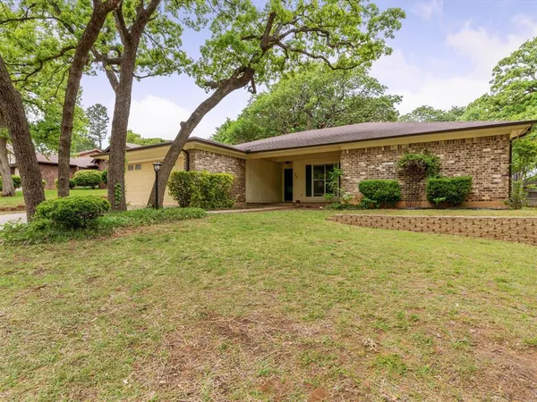 $2,400 | 5402 Rimrock Court, Arlington, TX 76017