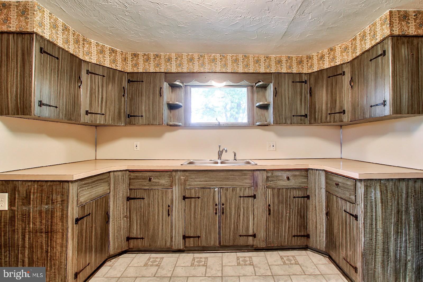815 Greenbriar Road York, PA 17404 - Photo 8 of 26 Gallery Image 8
