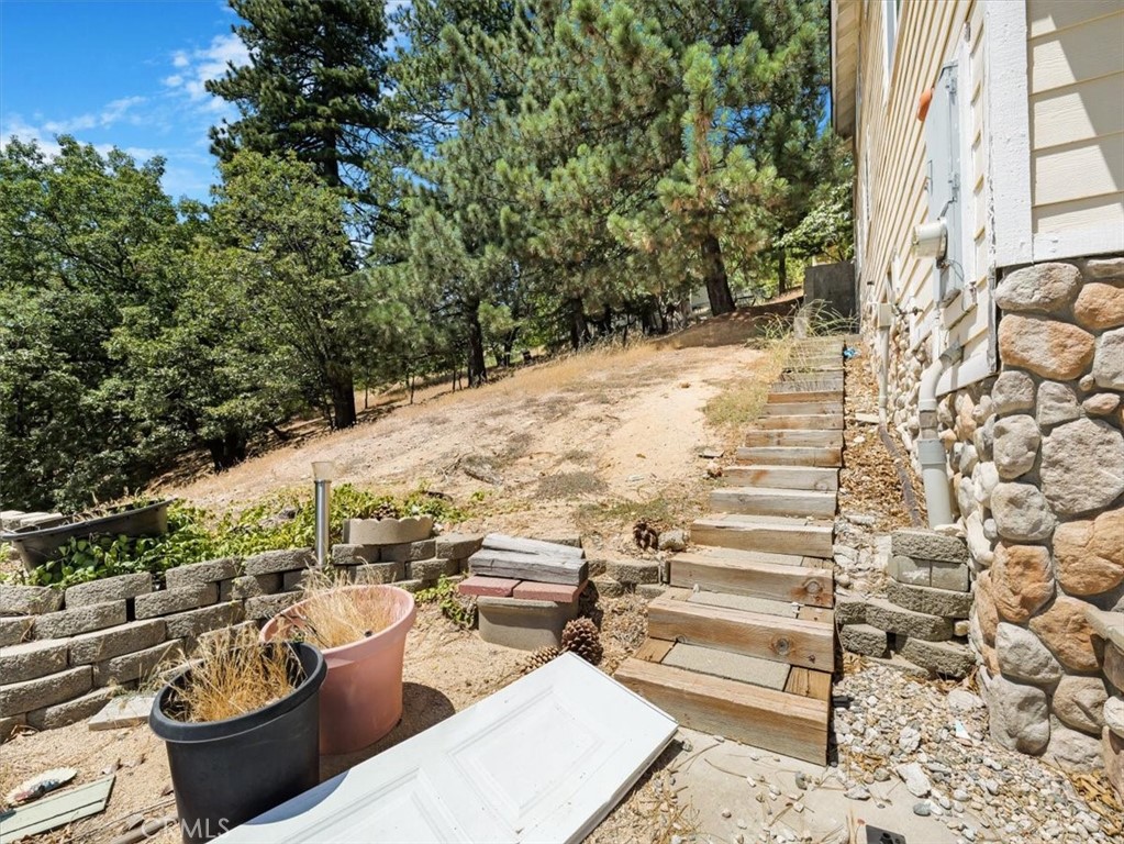 30134 Enchanted Way Running Springs, CA 92382 - Photo 19 of 46