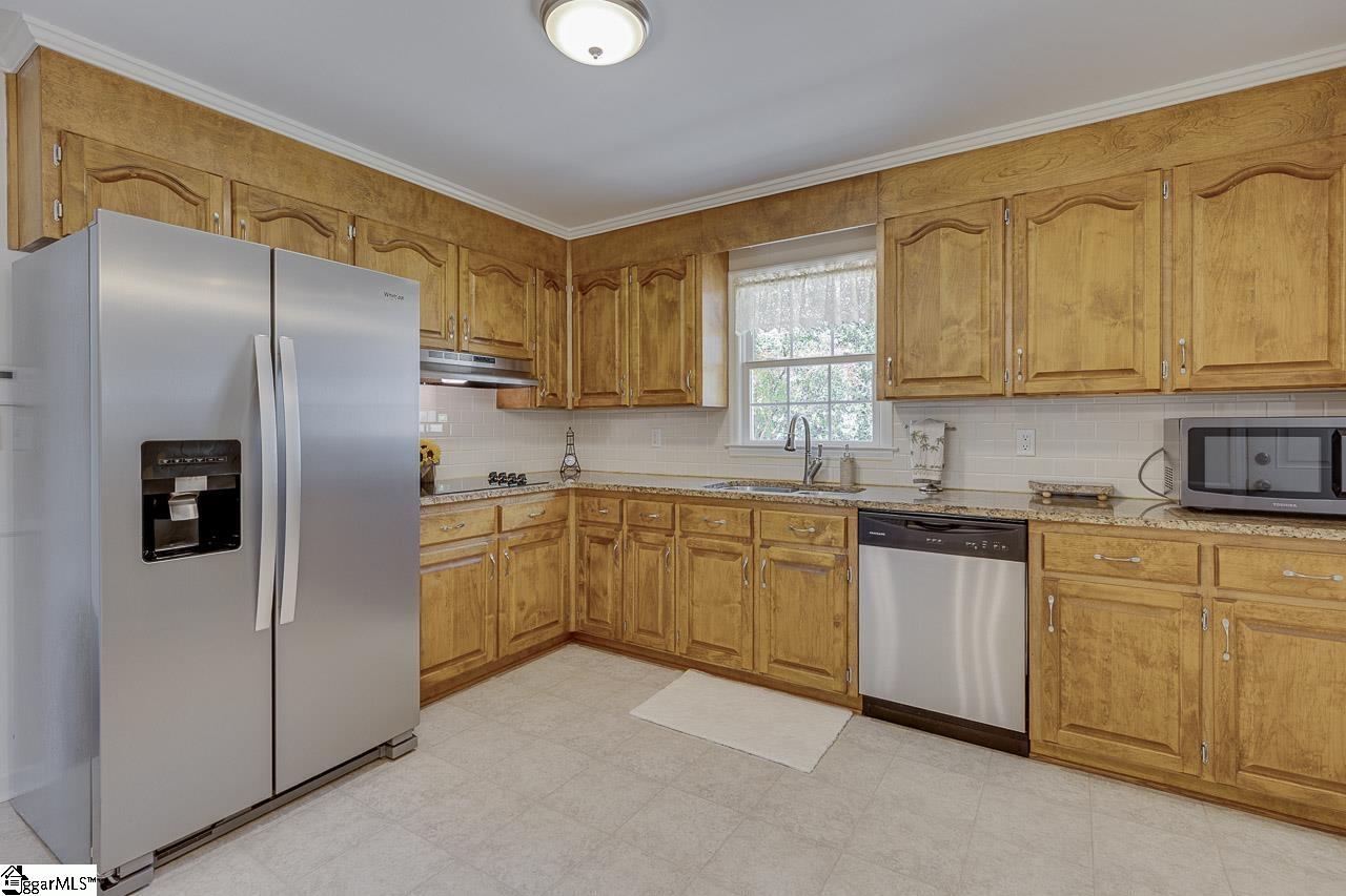 404 Holly Road Taylors, SC 29687 - Photo 12 of 44 Gallery Image 12