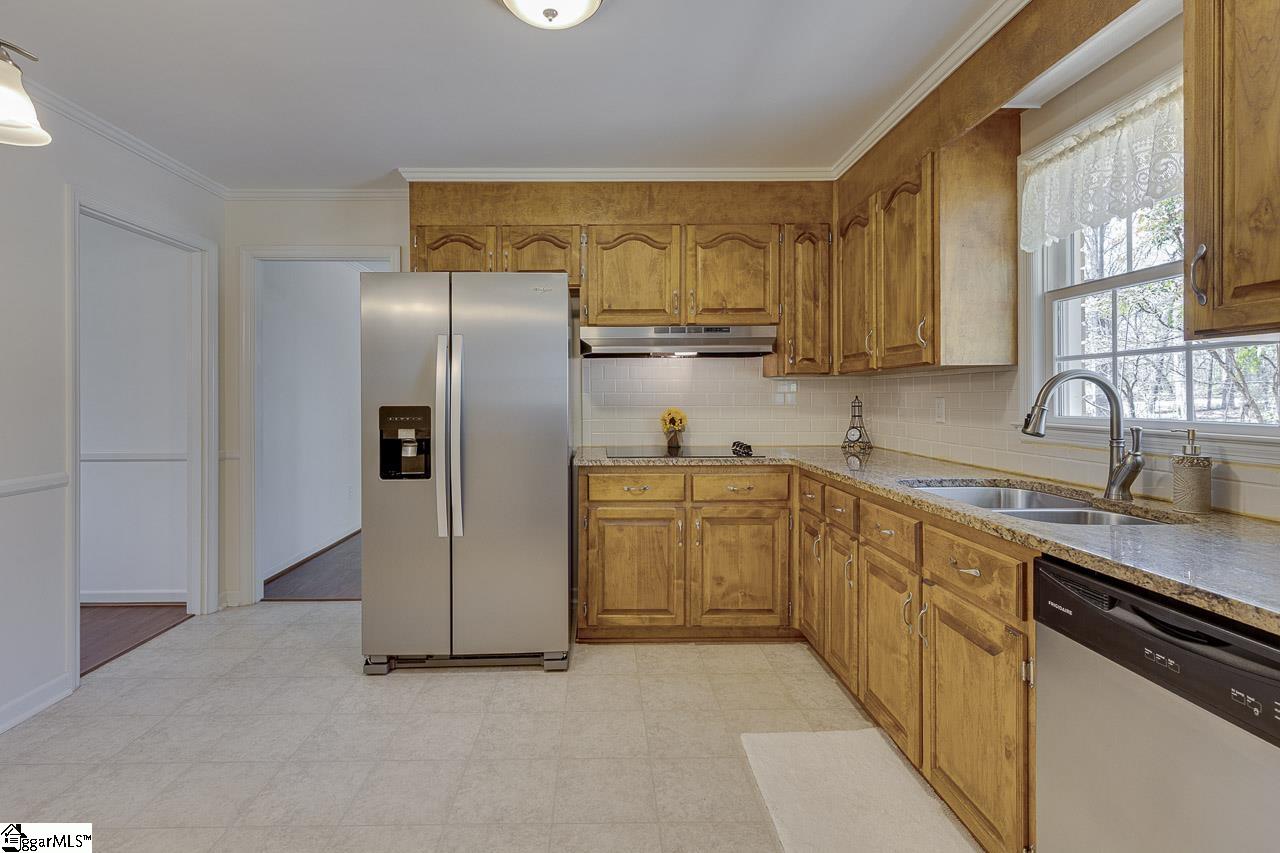 404 Holly Road Taylors, SC 29687 - Photo 13 of 44 Gallery Image 13