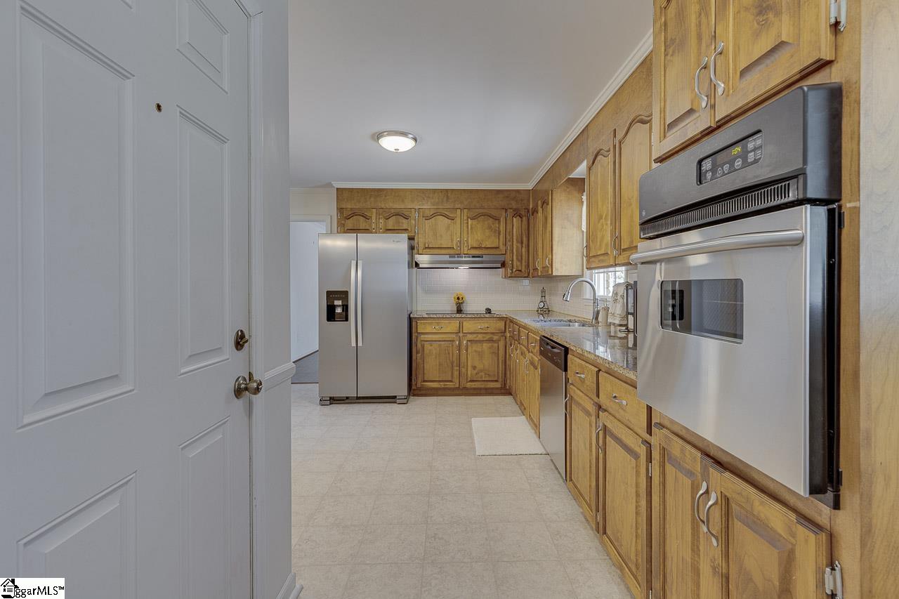 404 Holly Road Taylors, SC 29687 - Photo 16 of 44 Gallery Image 16