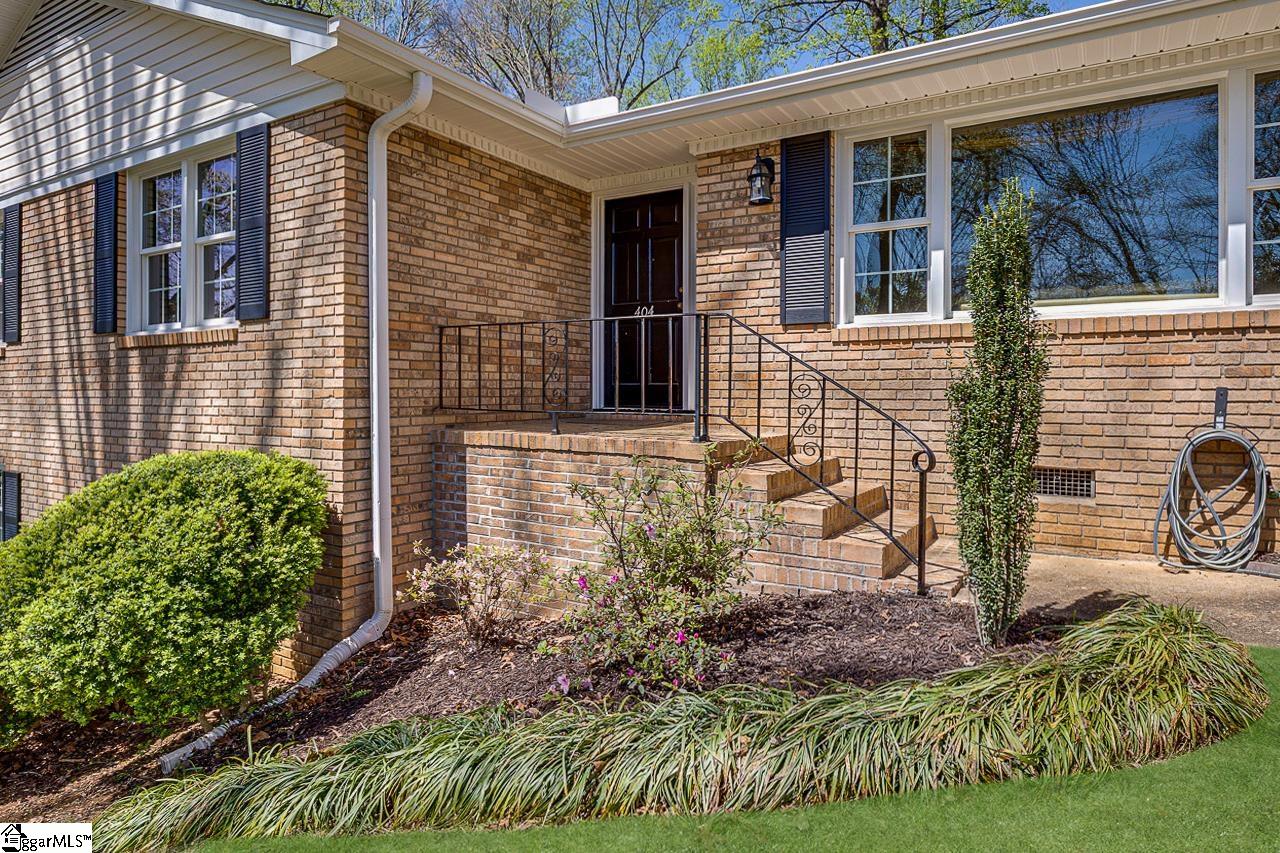 404 Holly Road Taylors, SC 29687 - Photo 4 of 44 Gallery Image 4