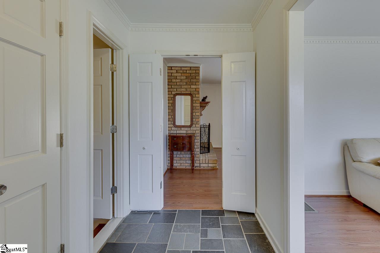 404 Holly Road Taylors, SC 29687 - Photo 5 of 44 Gallery Image 5