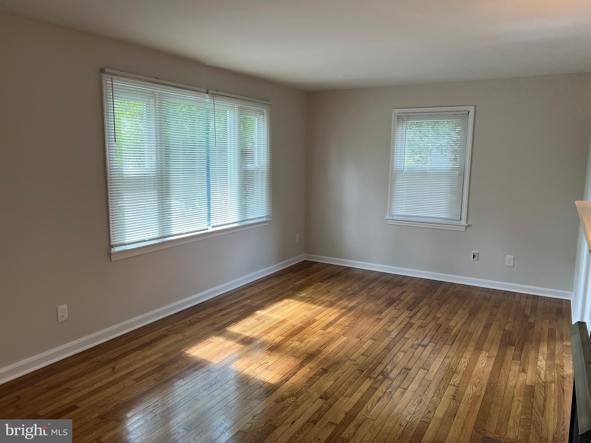 3140 Cofer Road Falls Church, VA 22042 - Photo 4 of 41 Living room