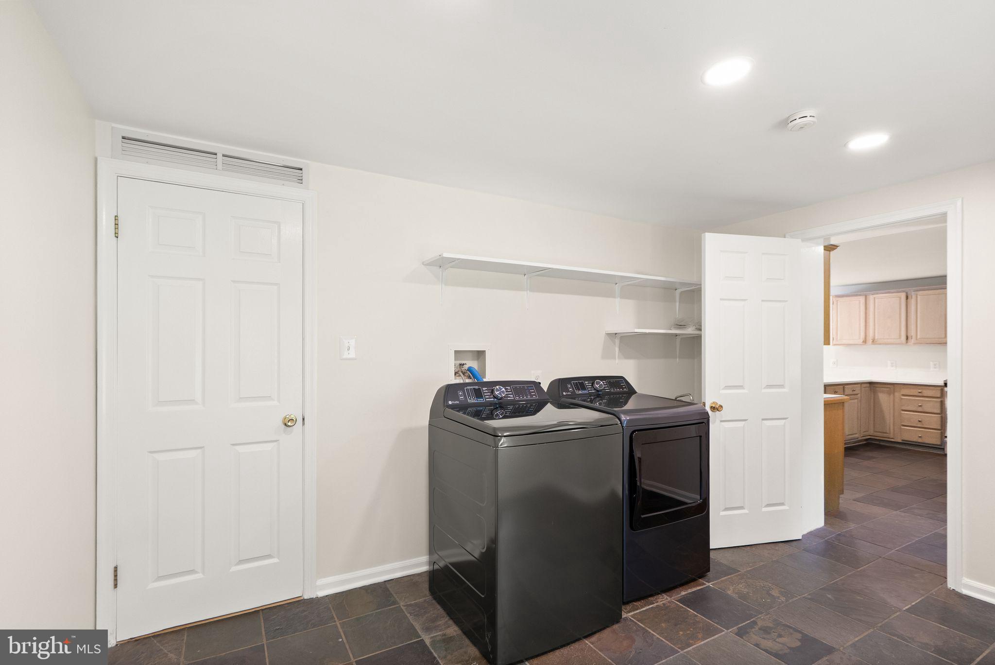 38620 Lime Kiln Road Leesburg, VA 20175 - Photo 50 of 87 a utility room with washer and dryer
