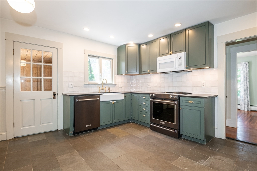 34 Lowell Road North Reading, MA 01864 - Photo 10 of 42 Gallery Image 10