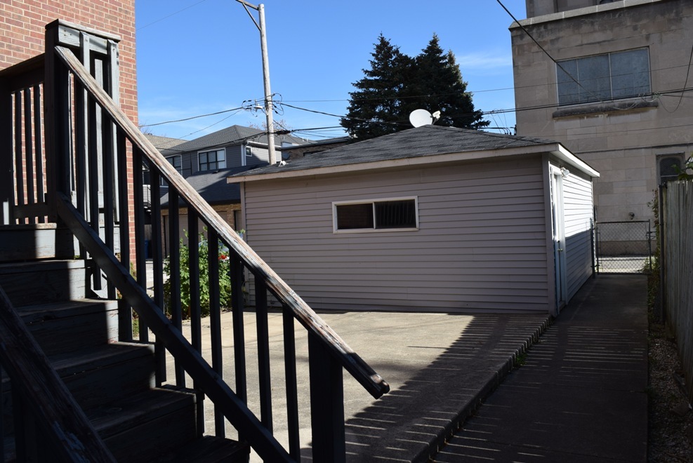 4519 North Western Avenue Chicago, IL 60625 - Photo 8 of 25 a view of a balcony