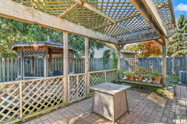 $259,900 | 21 Red Oak Lane, Springfield, IL 62712