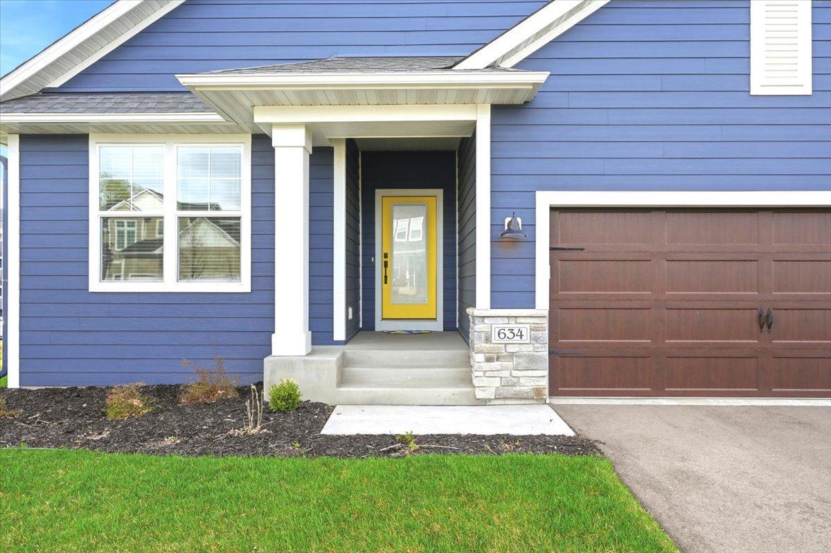634 Elizabeth Way Hudson, WI 54016 - Photo 2 of 36
