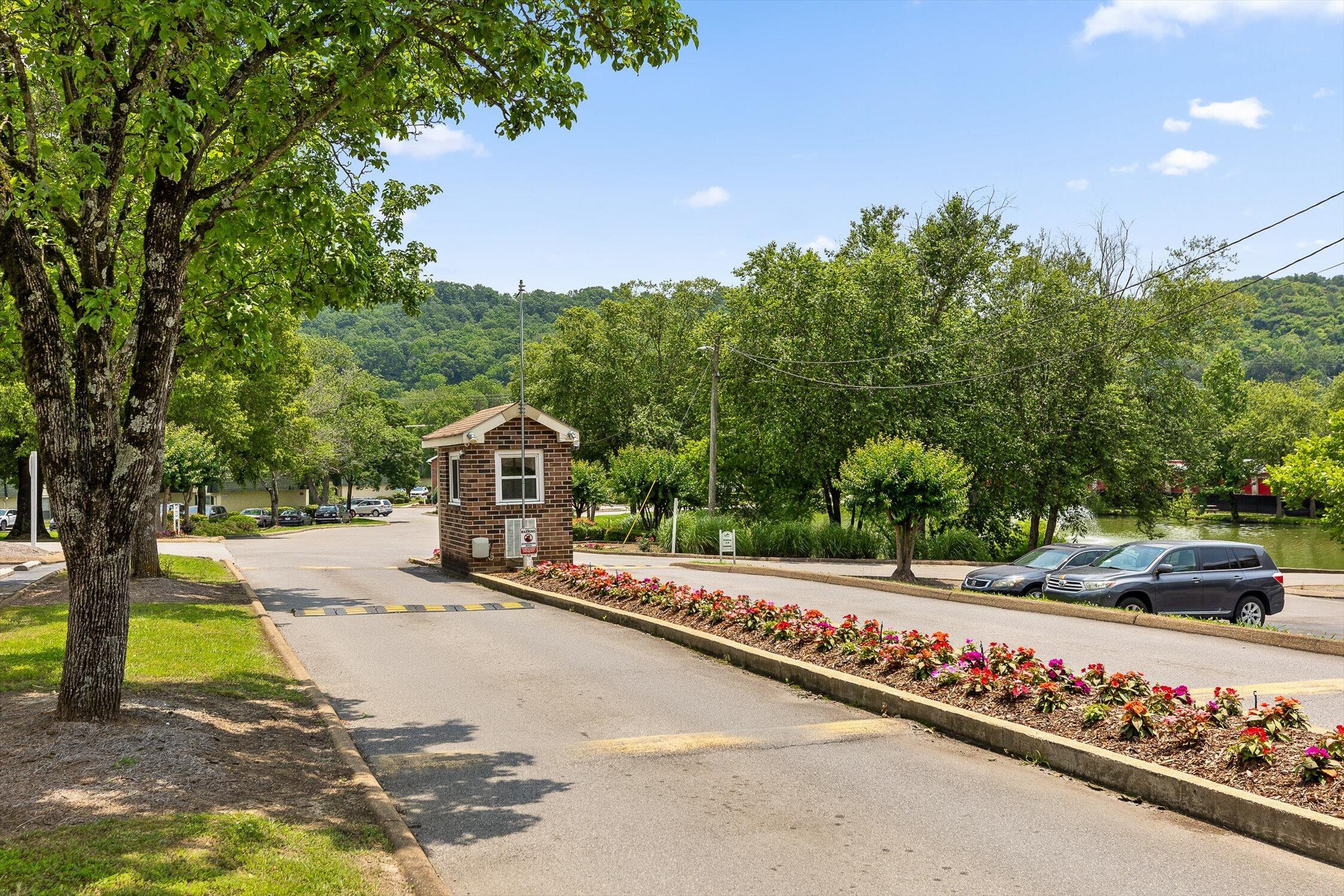 900 Mountain Creek Road, Unit P234 Chattanooga, TN 37405 - Photo 27 of 32 40-Mountain Creek-40