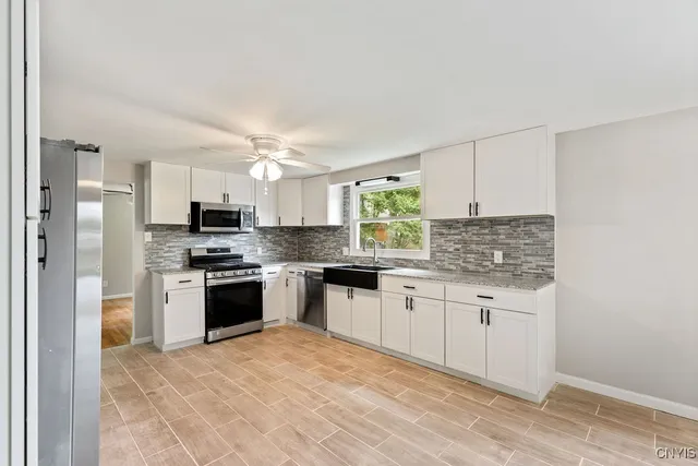 $2,800 | 117 Treeland Circle, Geddes, NY 13219