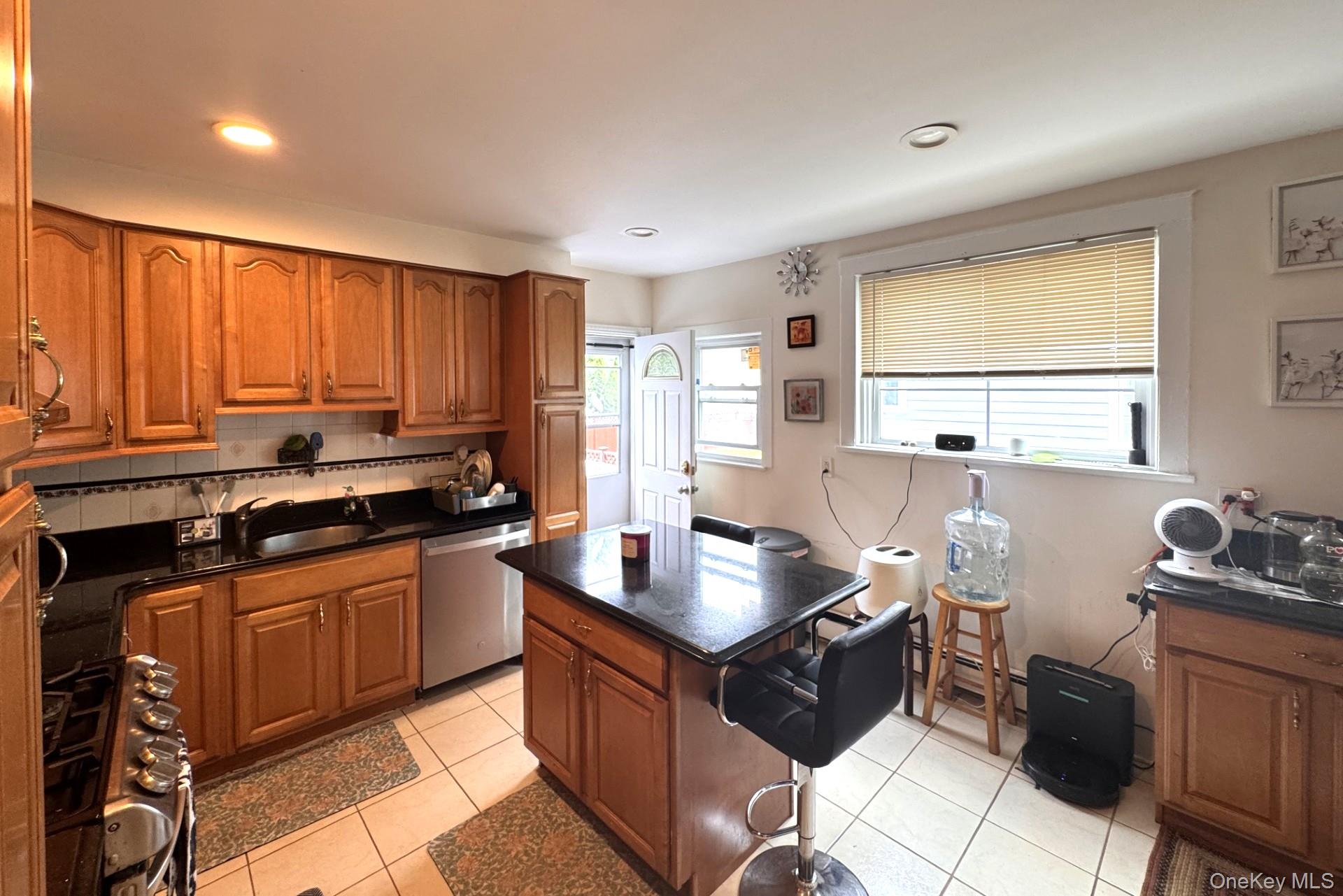 36 Earle Place New Rochelle, NY 10801 - Photo 11 of 36