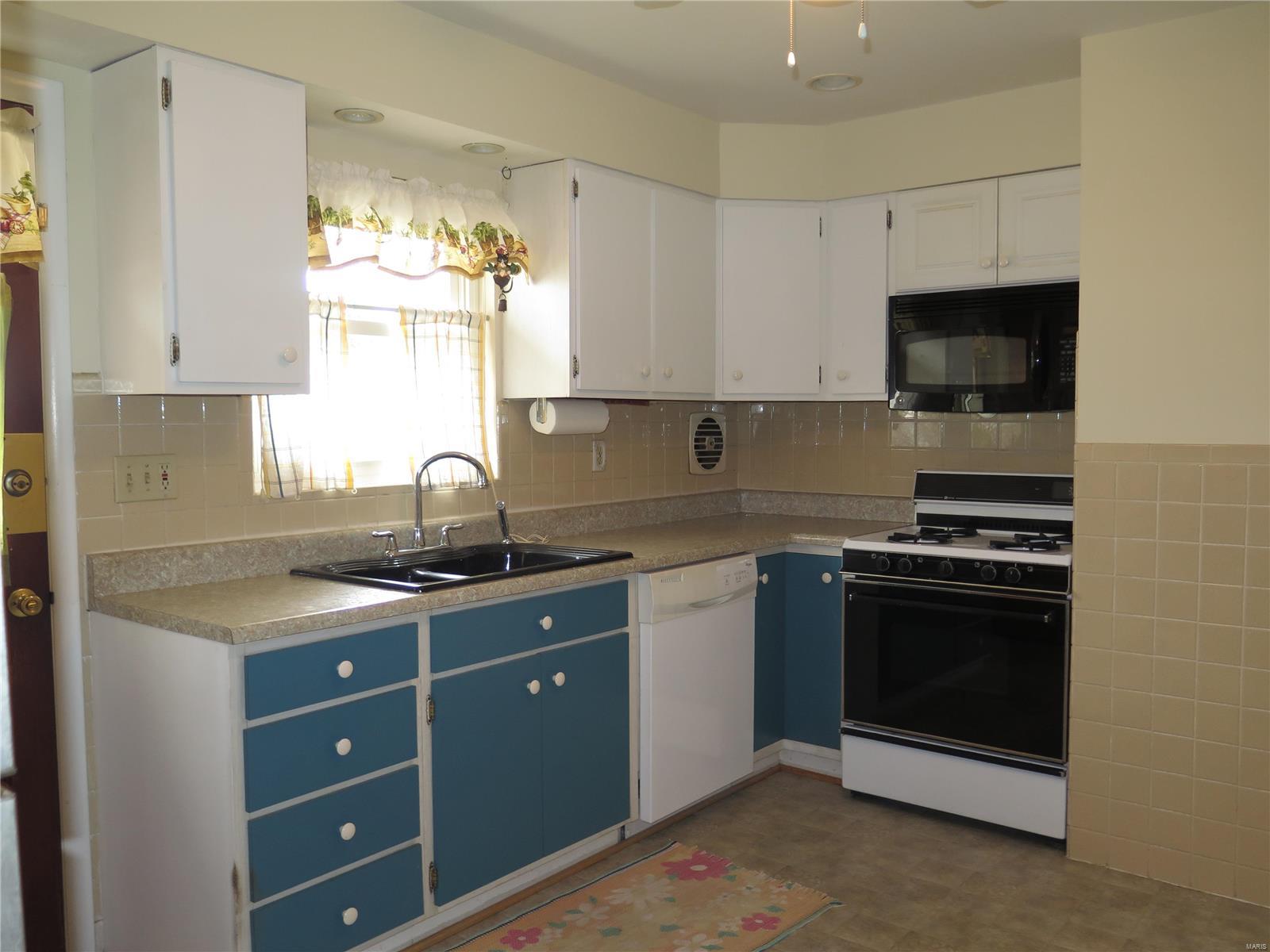 1948 Brown Road St. Louis, MO 63114 - Photo 2 of 16 Gallery Image 2