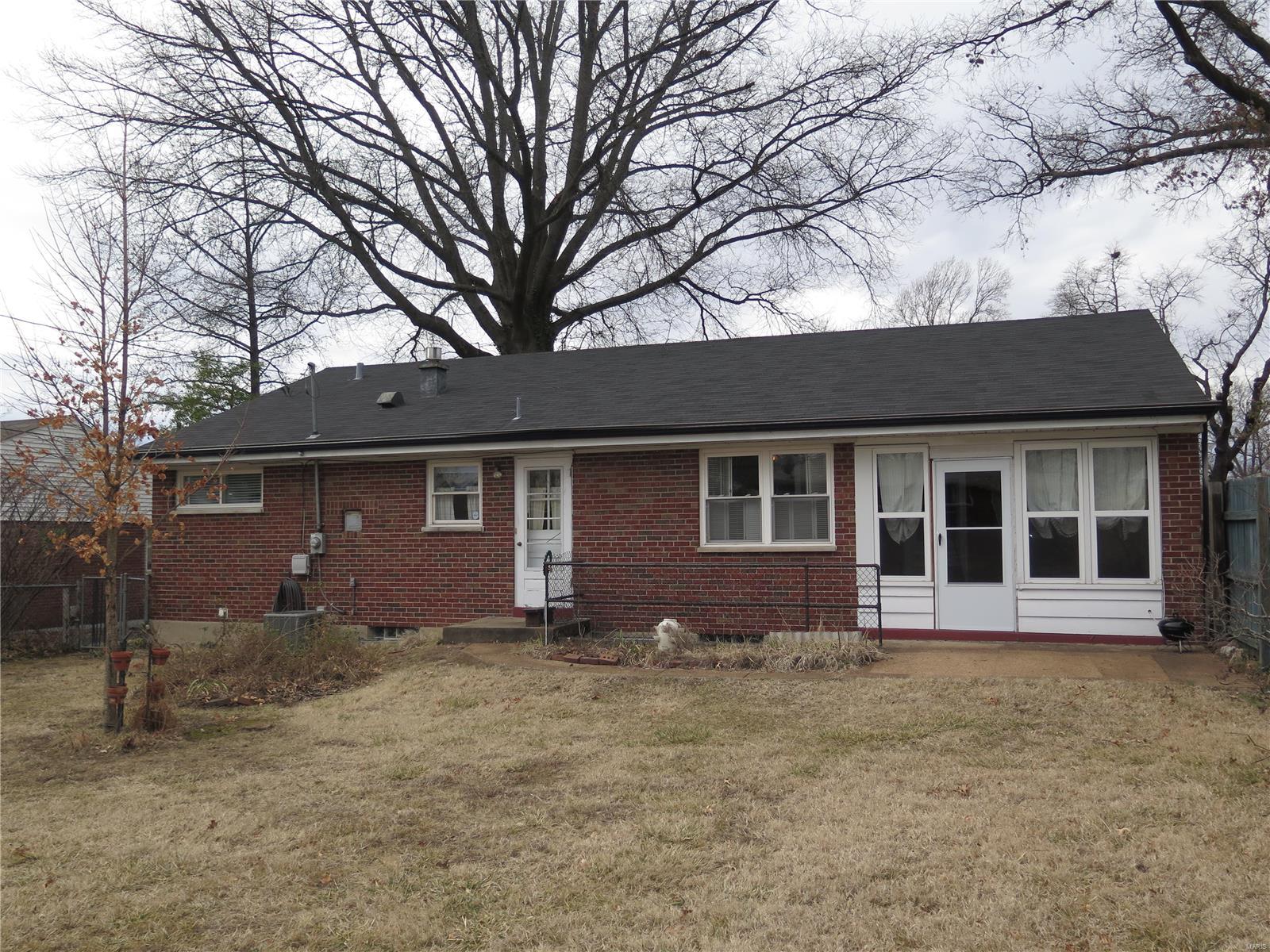 1948 Brown Road St. Louis, MO 63114 - Photo 13 of 16 Gallery Image 13