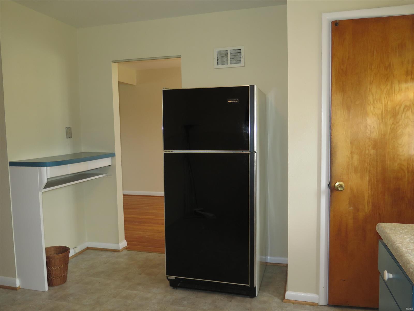 1948 Brown Road St. Louis, MO 63114 - Photo 3 of 16 Gallery Image 3