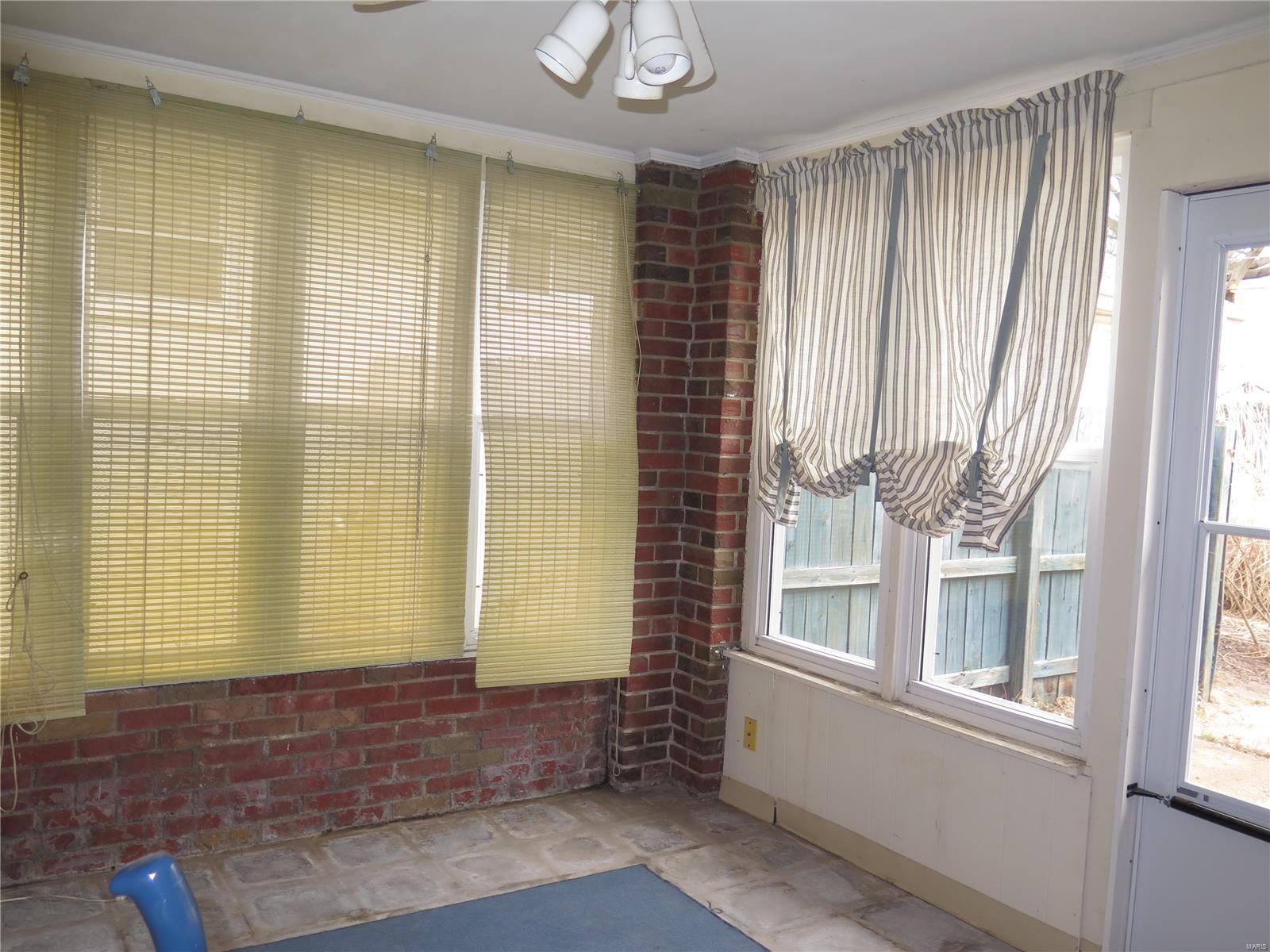 1948 Brown Road St. Louis, MO 63114 - Photo 10 of 16 Gallery Image 10