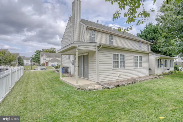 a view of a garden with trees