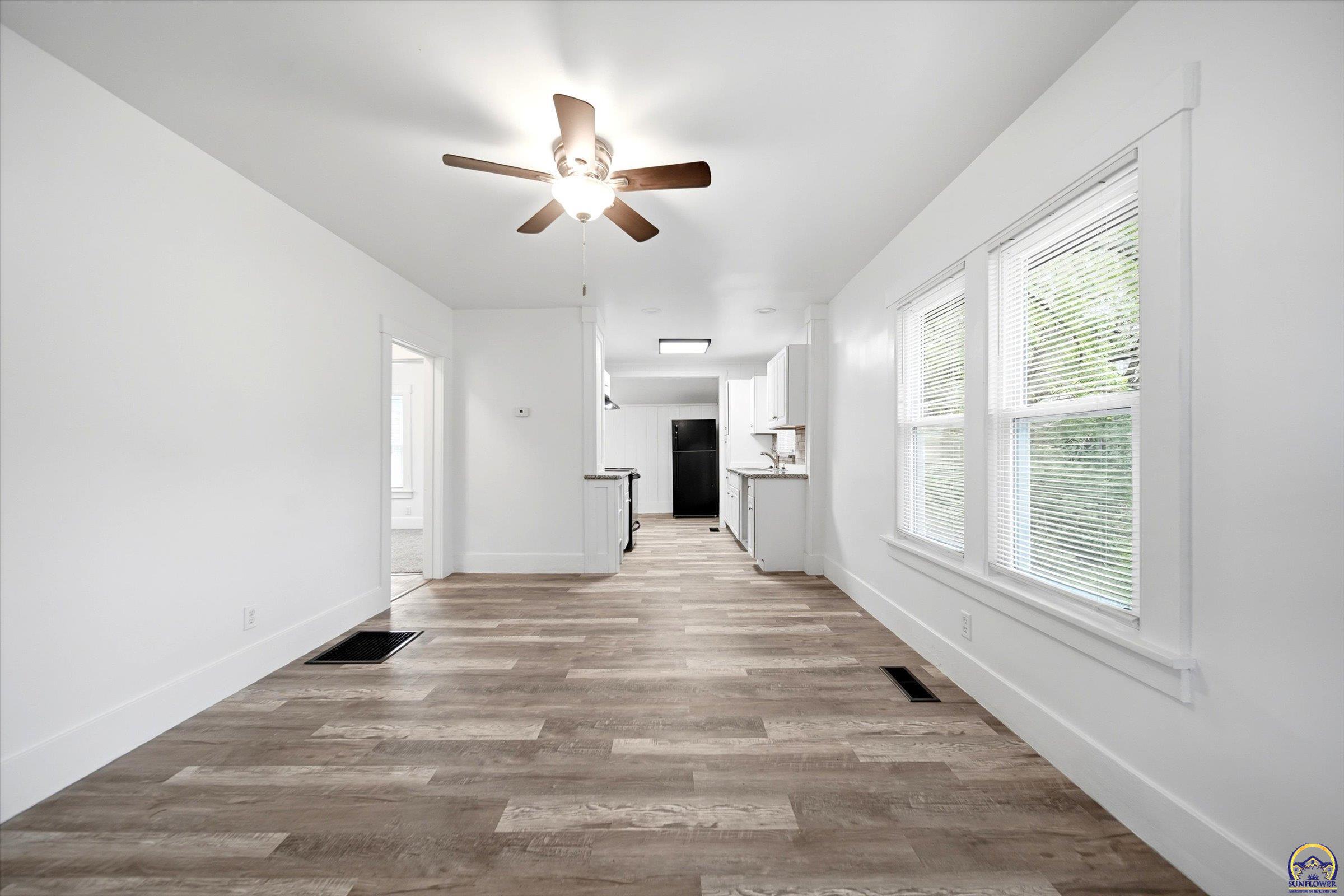 1113 Southwest Hampton Street Topeka, KS 66604 - Photo 12 of 35
