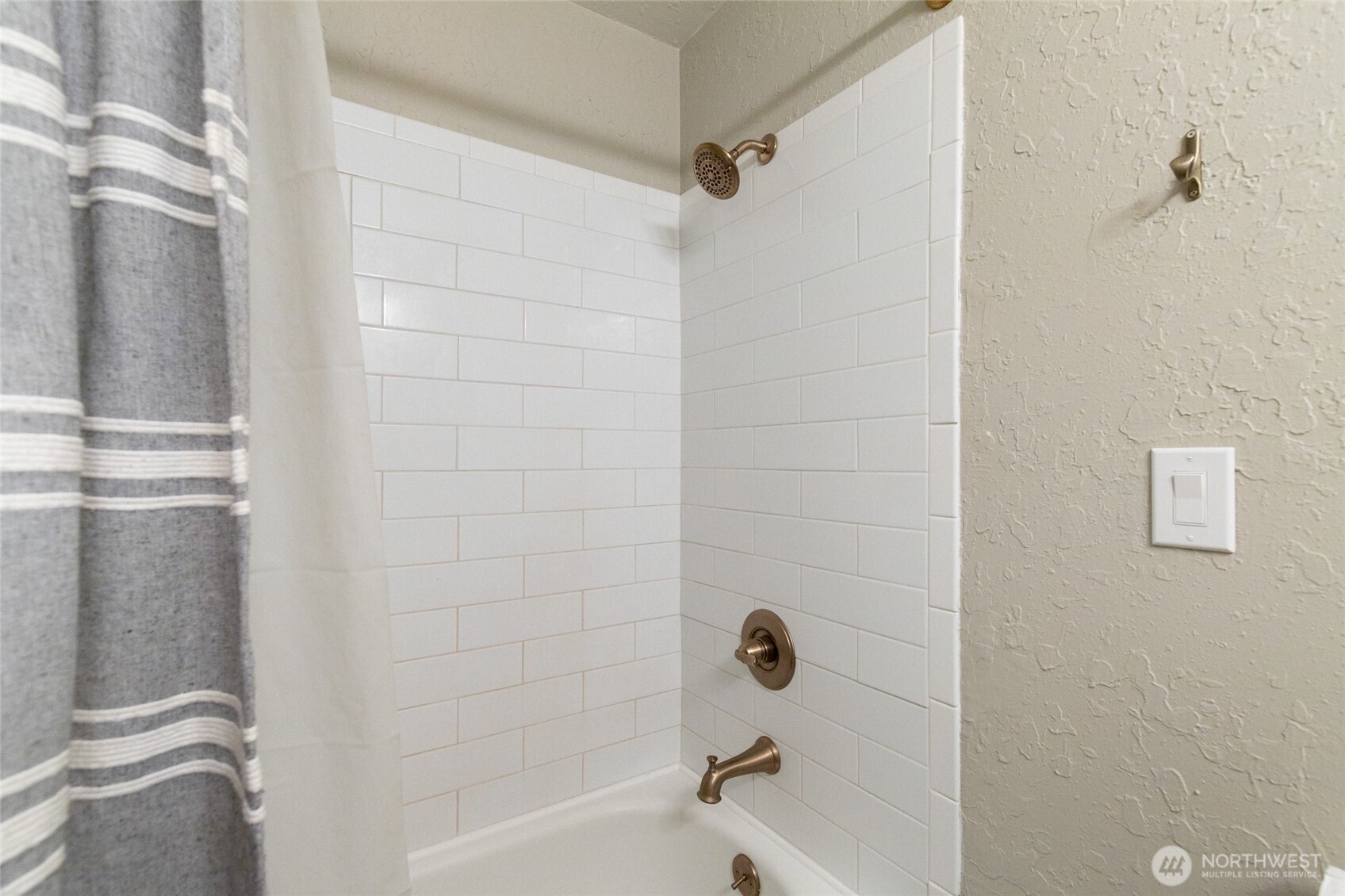 8924 Northeast 191st Place Bothell, WA 98011 - Photo 22 of 37