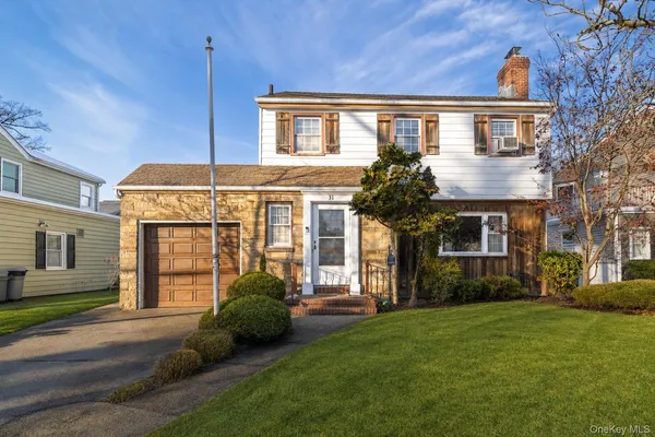 $799,000 | 31 Alden Court, Malverne, NY 11565